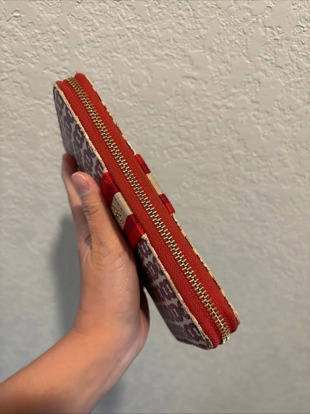 Tory Burch Striped Chain-Pattern Zip Wallet - Red & Cream